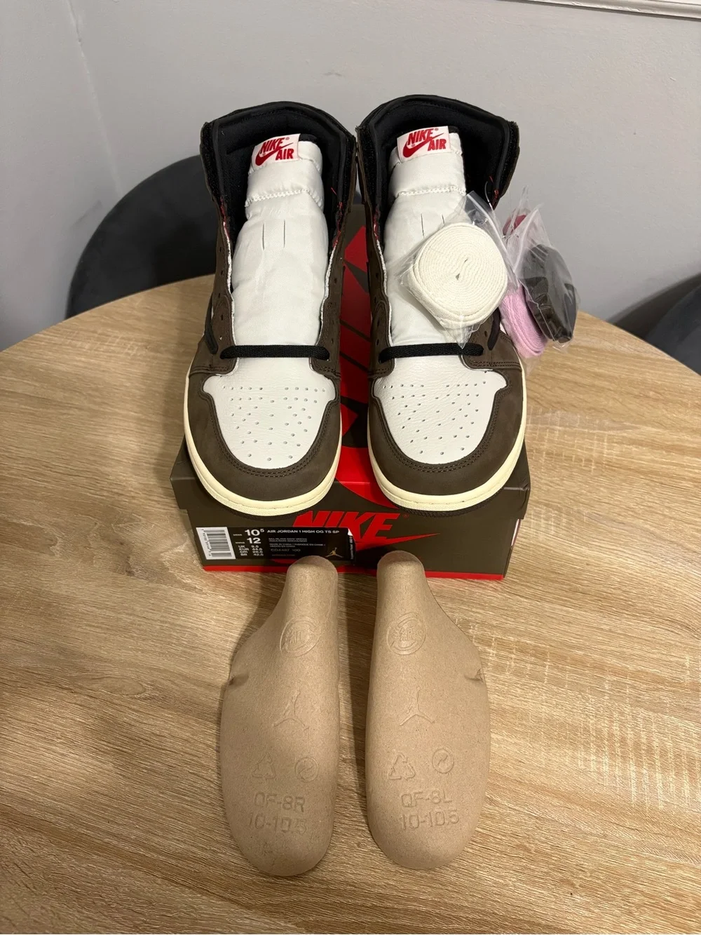 Jordan 1 low × Travis Scott Mocha High